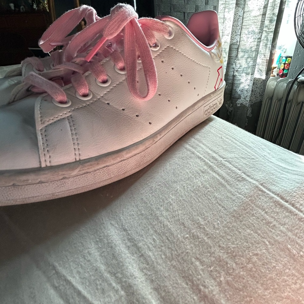 Adidas White and Pink Sneakers with Minimalist Design - Picture 2 of 8